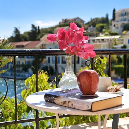 Villa Ireni Waterfont Фіскардо Екстер'єр фото